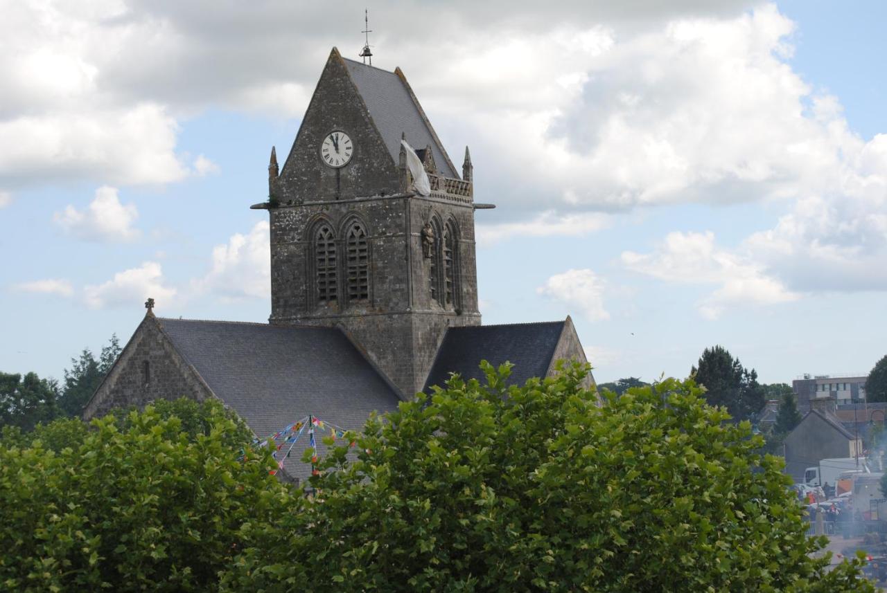 Gite De La Place De L'Eglise Сент-Мер-Егліз Екстер'єр фото